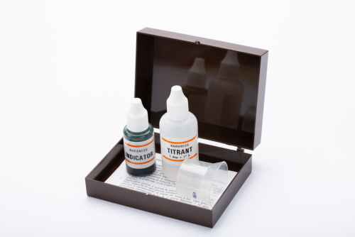 Kit for hardness analysis with indicator and titrant